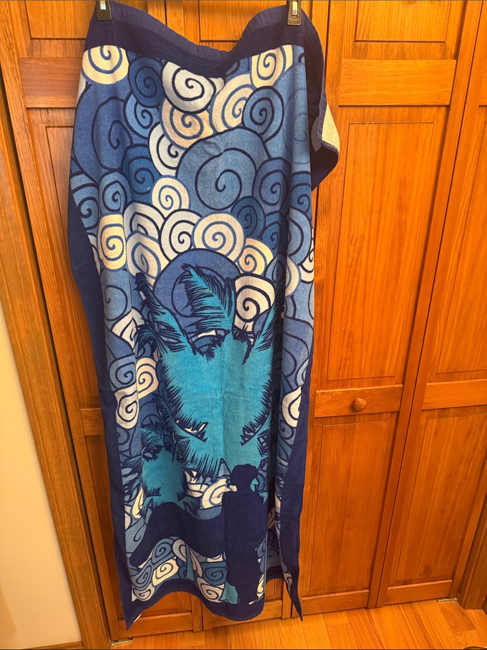 NWOT Blue Swirl Graphic Beach Towel
